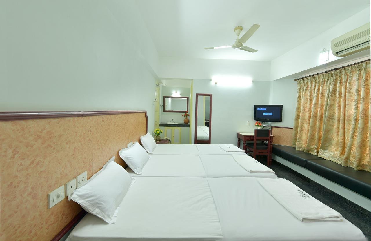 Hotel Elisa International Tourist Home Thiruvananthapuram ภายนอก รูปภาพ