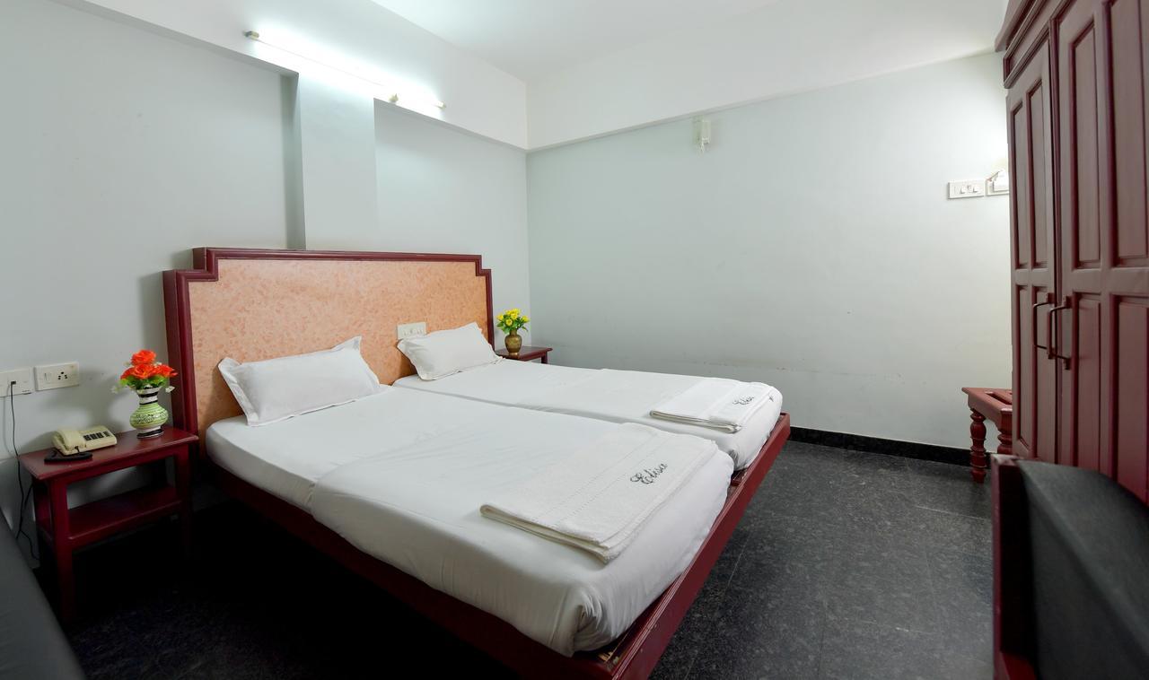 Hotel Elisa International Tourist Home Thiruvananthapuram ภายนอก รูปภาพ