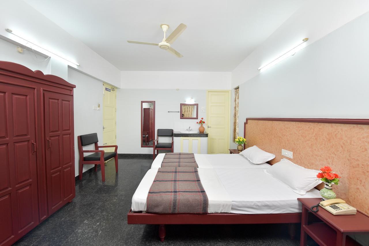 Hotel Elisa International Tourist Home Thiruvananthapuram ภายนอก รูปภาพ