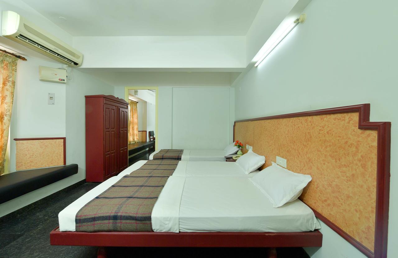 Hotel Elisa International Tourist Home Thiruvananthapuram ภายนอก รูปภาพ